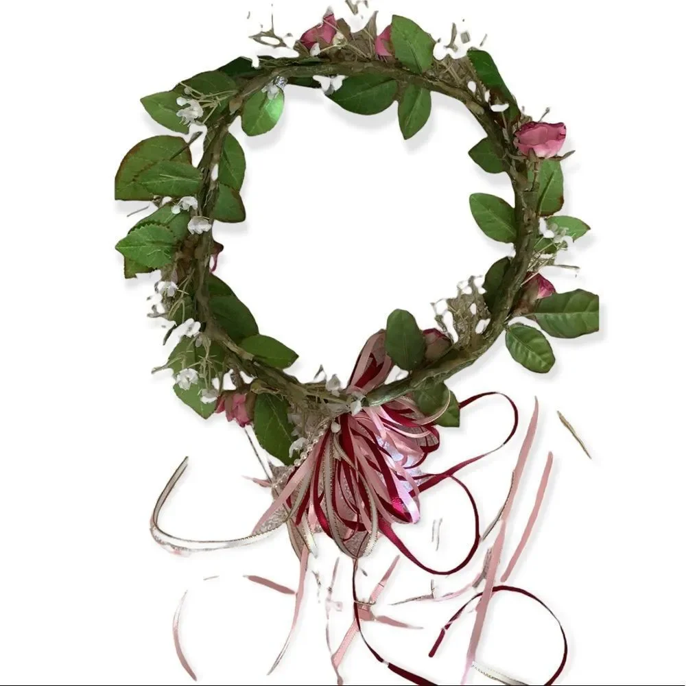Rosebud and baby’s breath head wreath